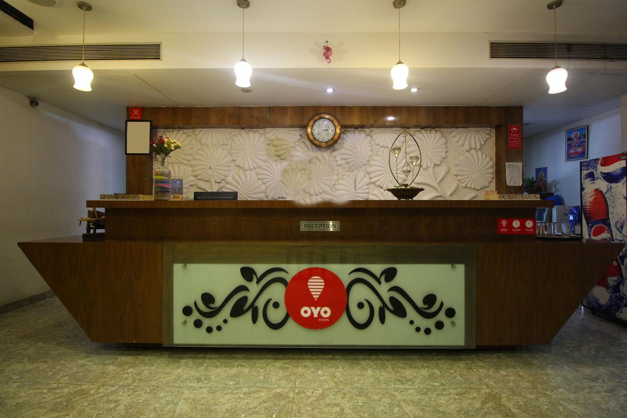 Oyo 8786 Hotel Maan Residency 아흐메다바드 외부 사진