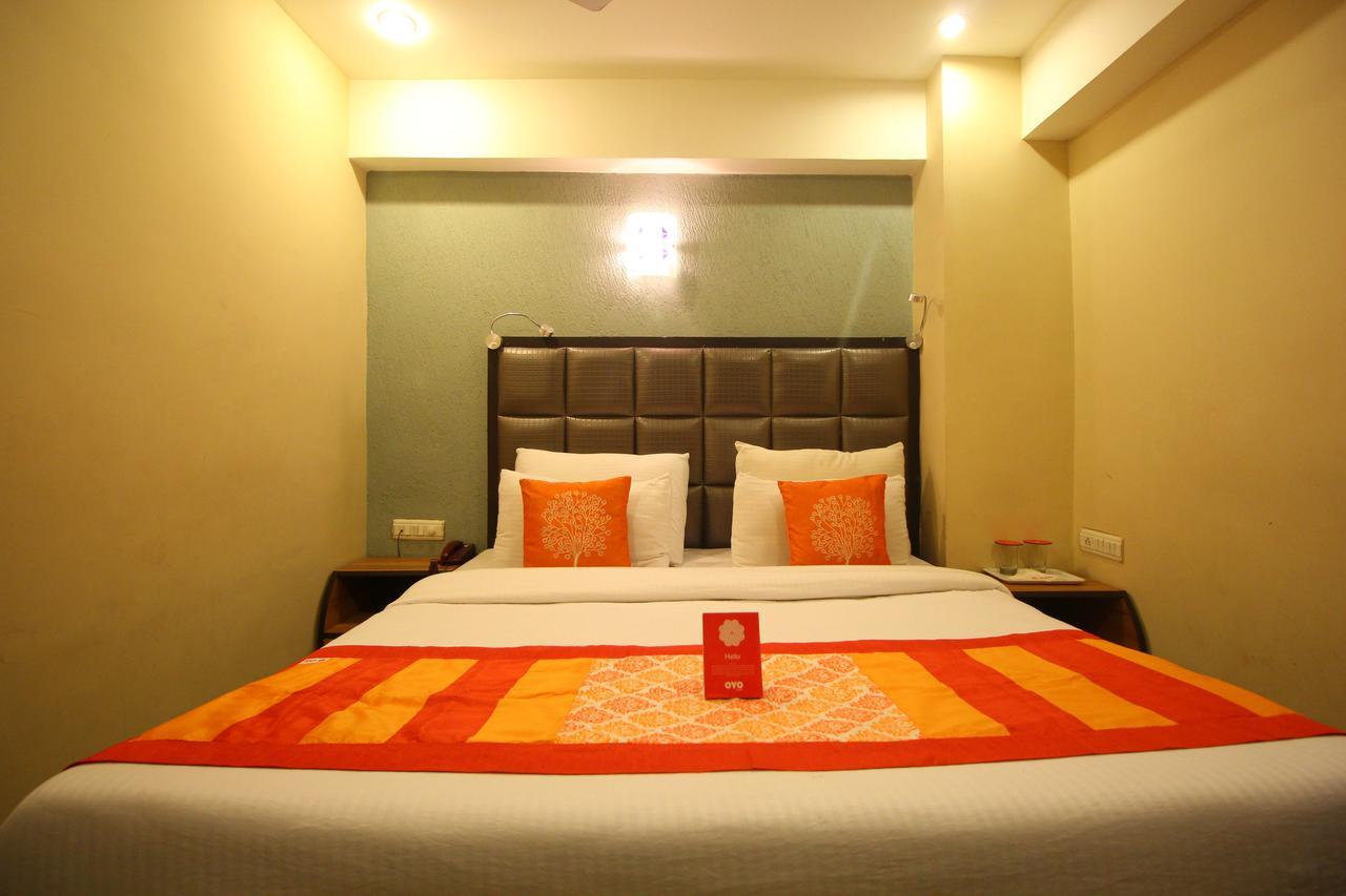 Oyo 8786 Hotel Maan Residency 아흐메다바드 외부 사진