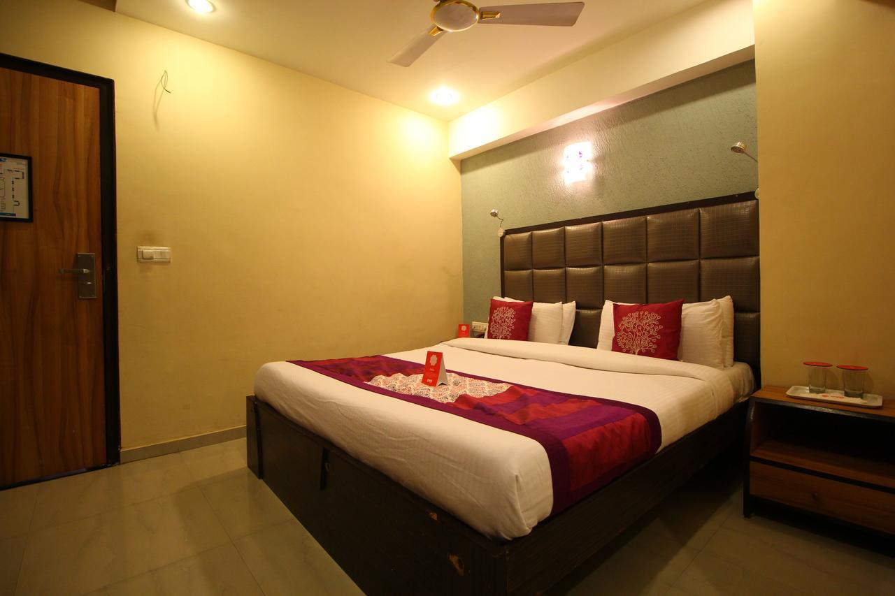 Oyo 8786 Hotel Maan Residency 아흐메다바드 외부 사진