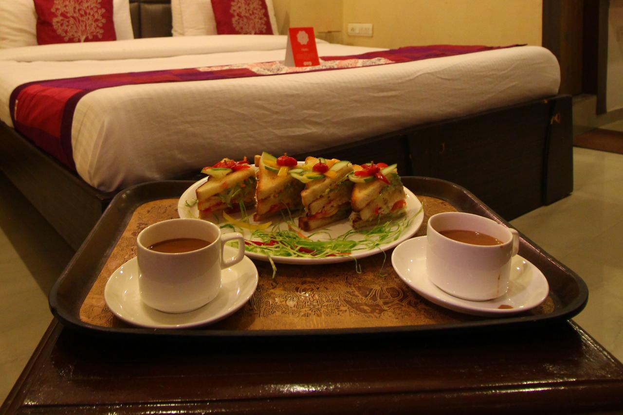 Oyo 8786 Hotel Maan Residency 아흐메다바드 외부 사진