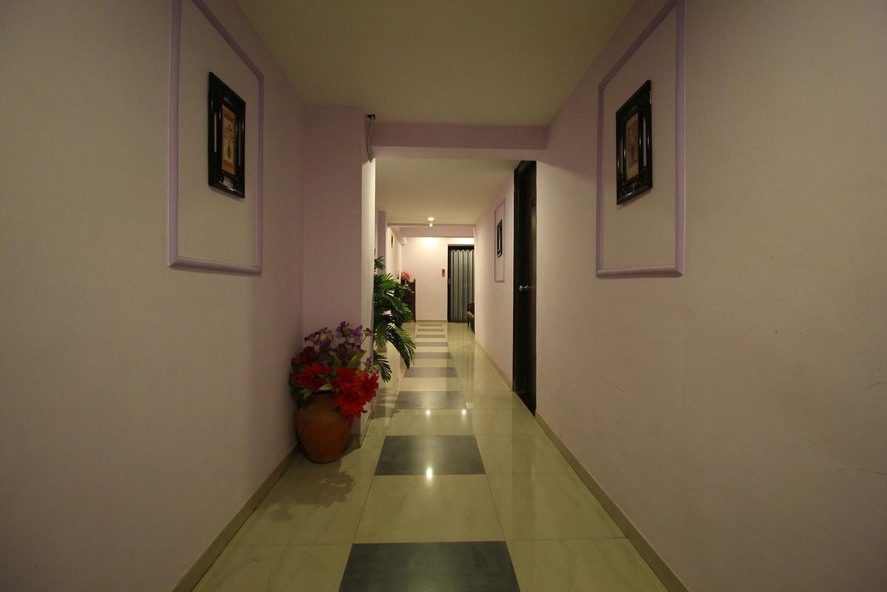 Oyo 8786 Hotel Maan Residency 아흐메다바드 외부 사진
